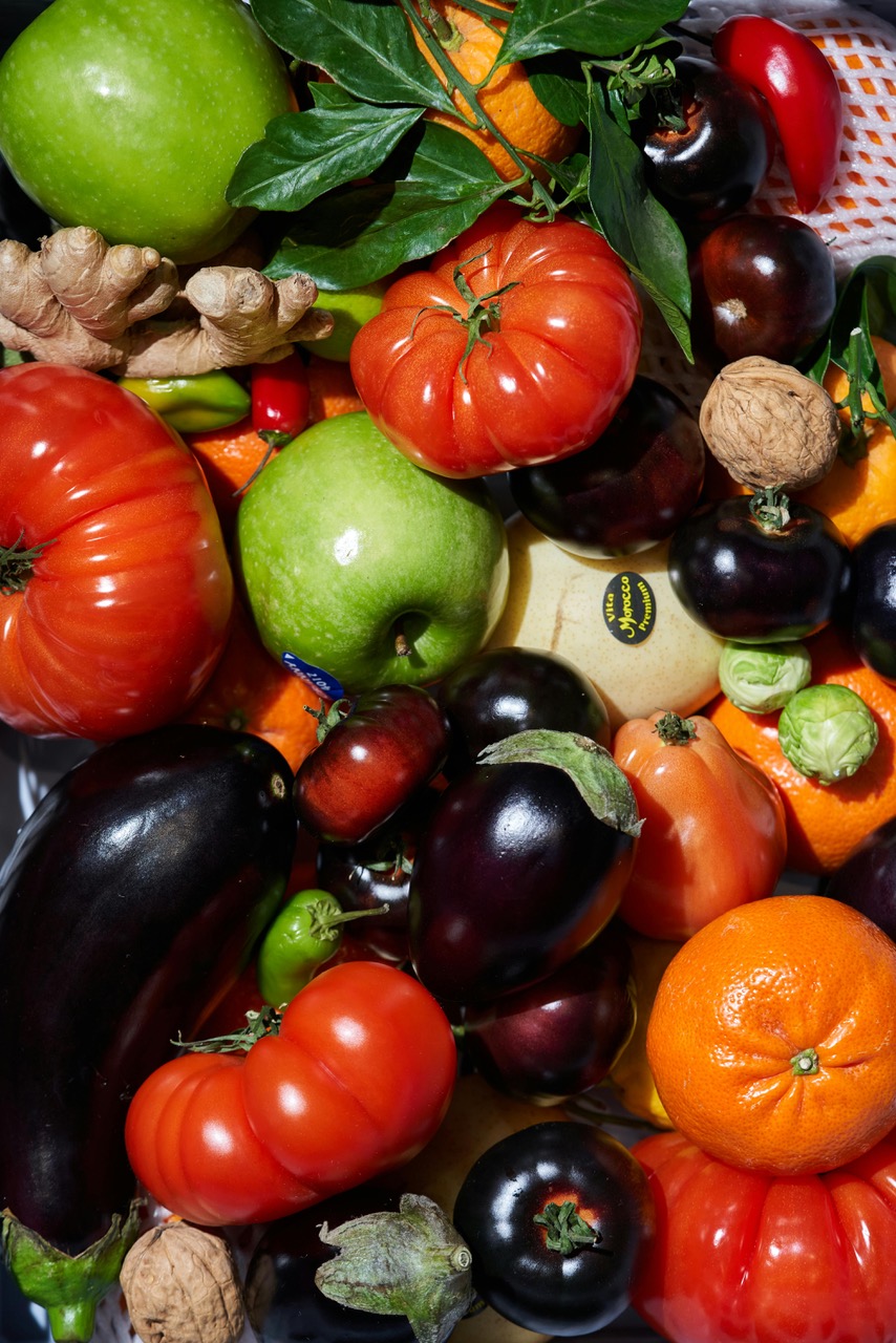 For longer hair, skip the fast food and stock up on produce. Photo by cocarinne /pexels.com