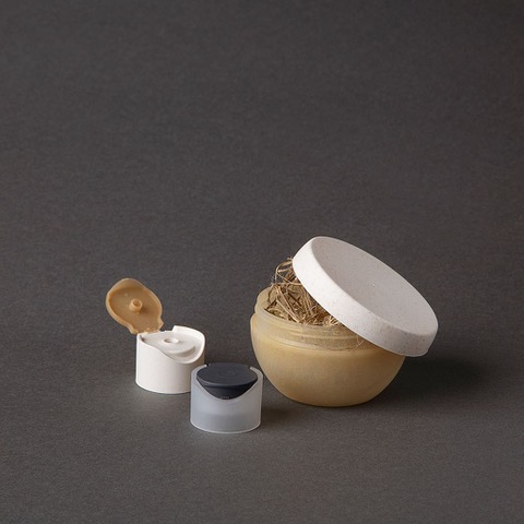 Hemp plastic cosmetic jar and shampoo caps/ Photo by JeremiahDutton, CC BY-SA 4.0 via Wikimedia Commons